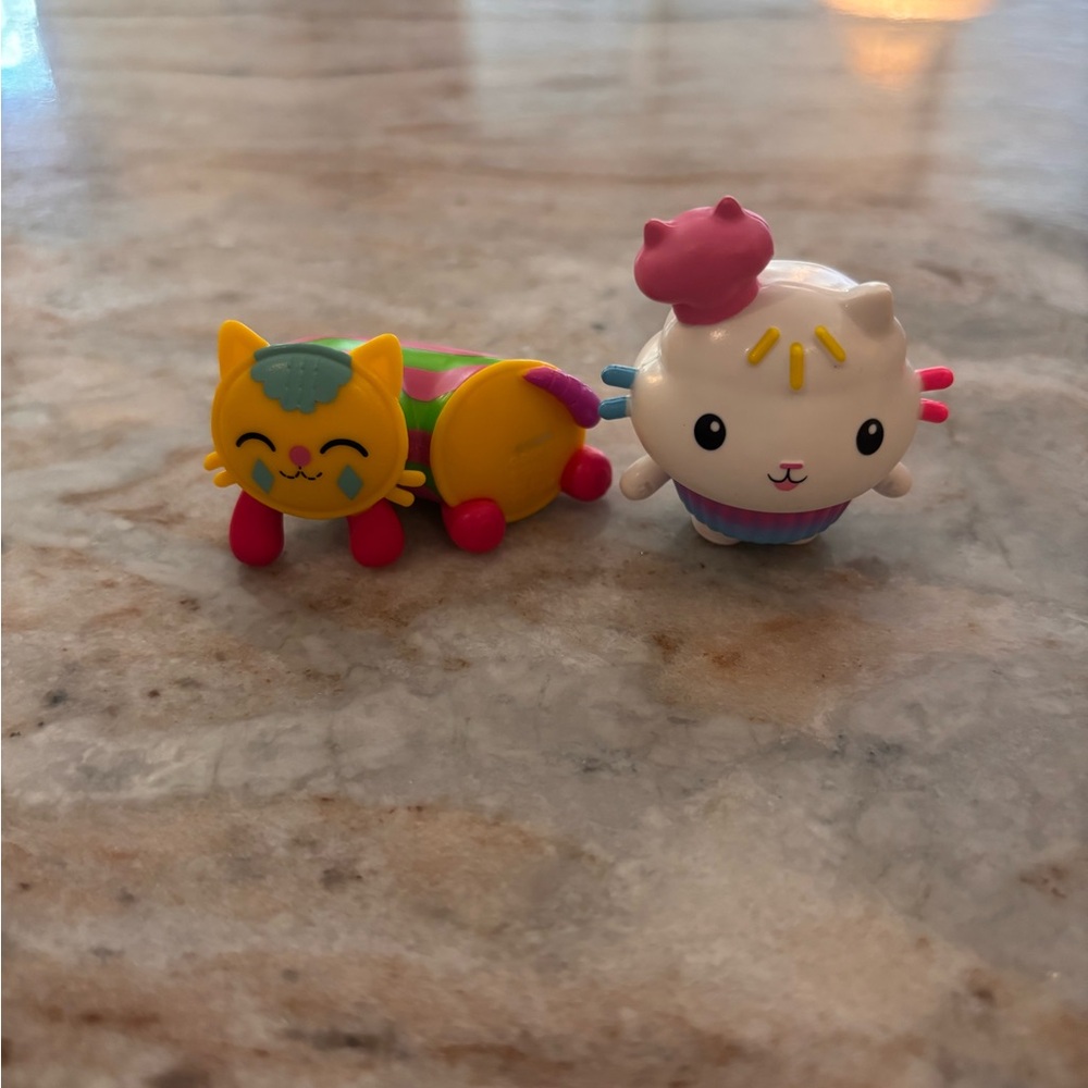 Cakey Cat and Pillow Cat Figures Gabby’s Dollhouse